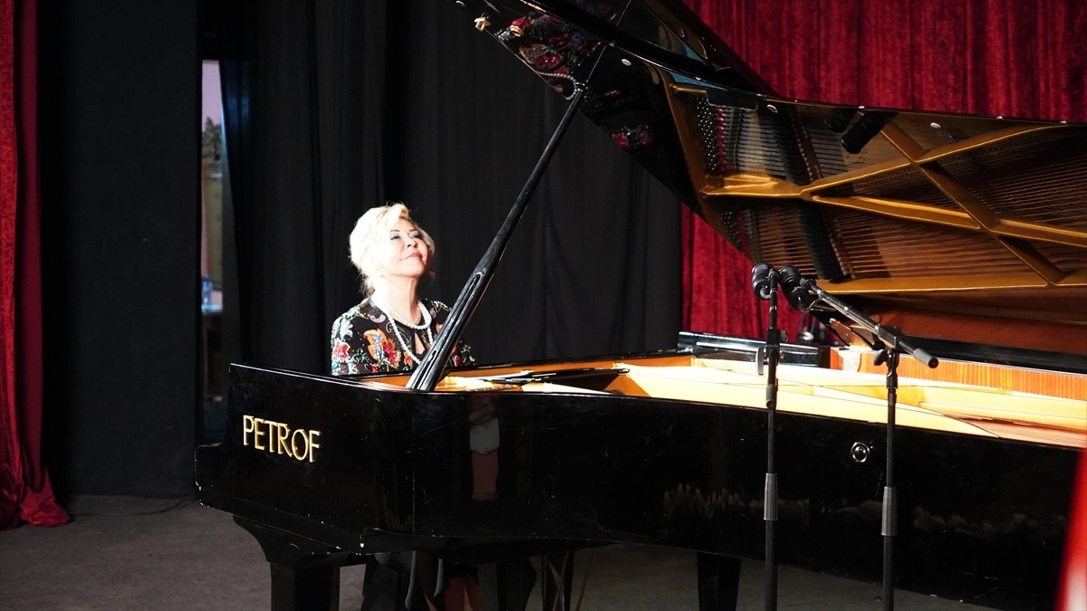 Dünyaca ünlü piyanist ve devlet sanatçısı Gülsin Onay, başkent Sofya’da Türkiye’nin Sofya...
