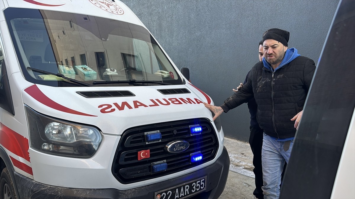 Edirne'de asansörde mahsur kalan kişi polis ekiplerince kurtarıldı. Sağlık ekiplerince kontrolden...