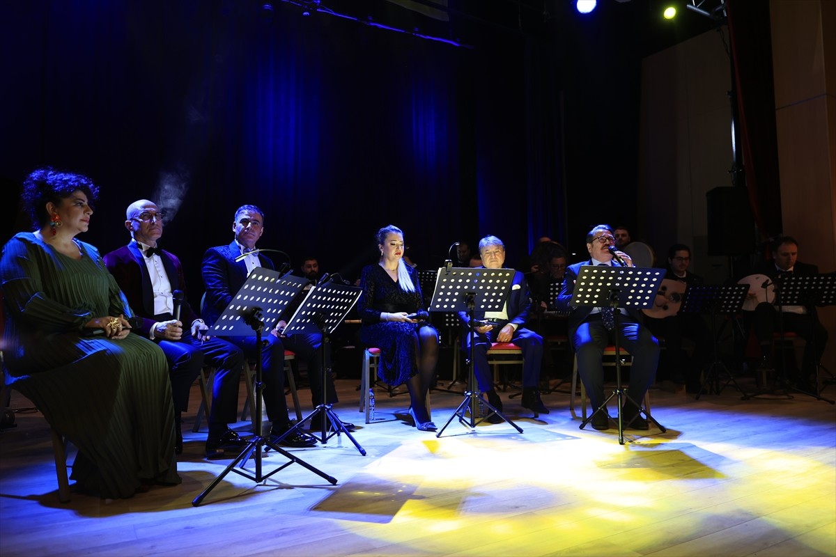 Edirne'de "Şiirnağme" programında şiirler okundu ve şarkılar seslendirildi. Kültür ve Turizm...