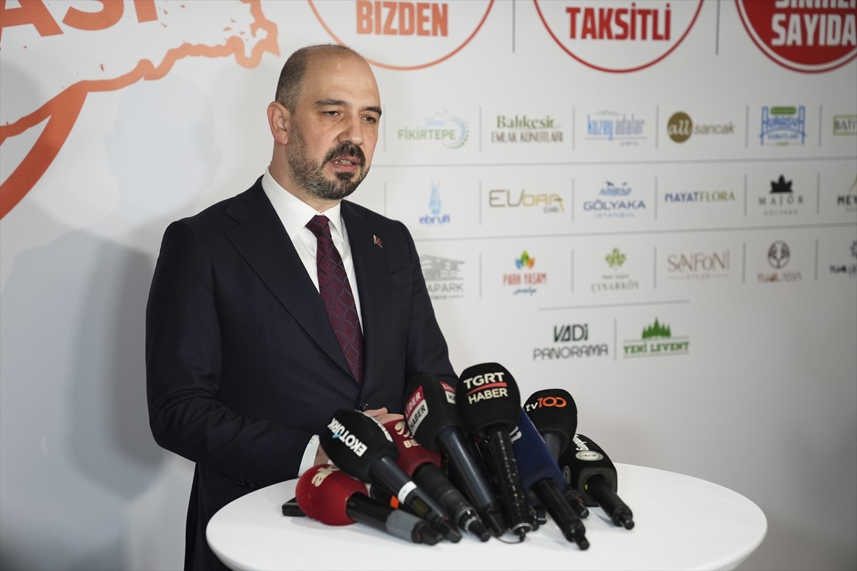 Emlak Konut GYO Genel Müdürü Yasir Yılmaz, Emlak Konut'un orta gelir grubuna yönelik hazırladığı...