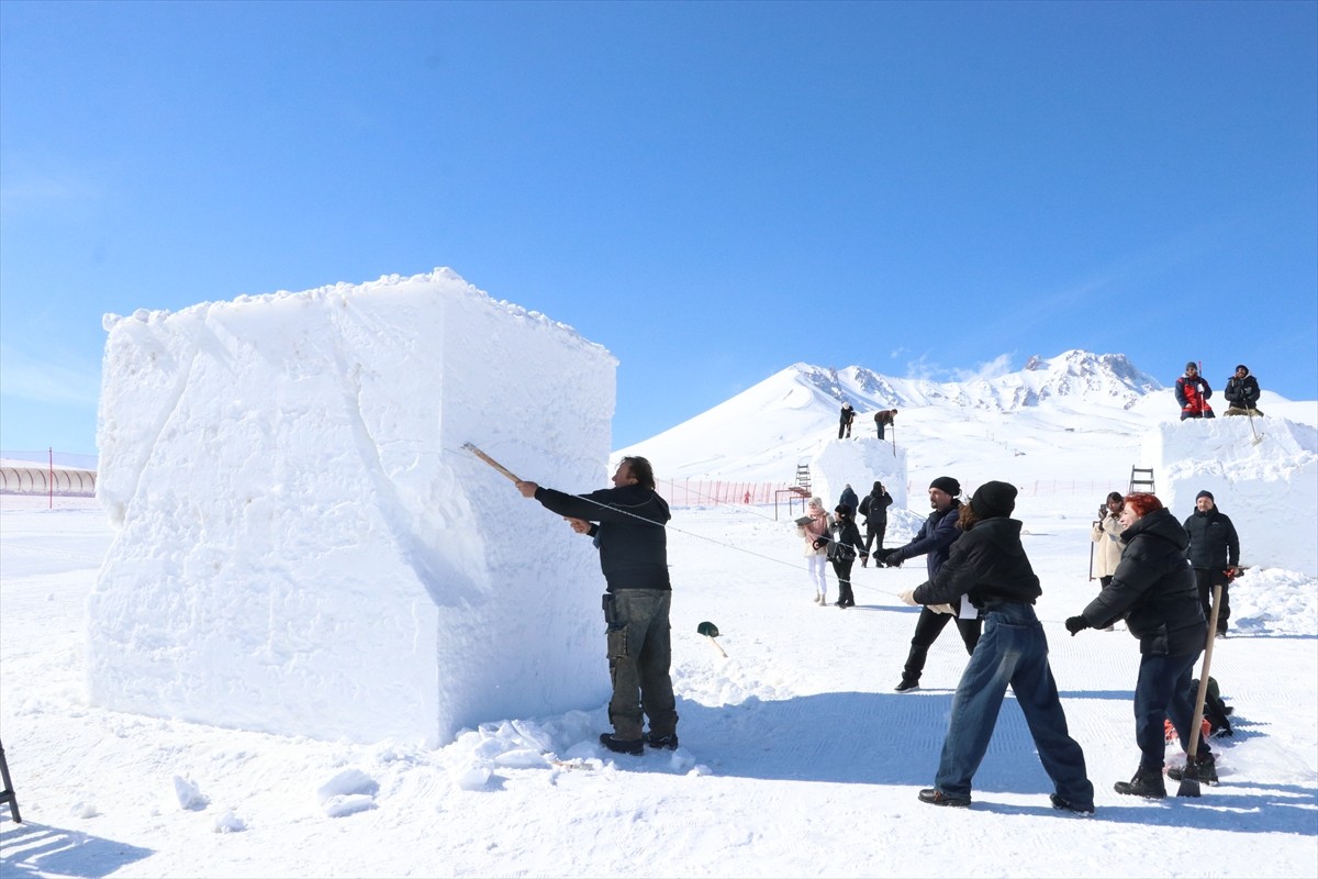 Erciyes Kayak Merkezi'nde düzenlenen Uluslararası Erciyes Kar Heykel Festivali ve Sempozyumu...