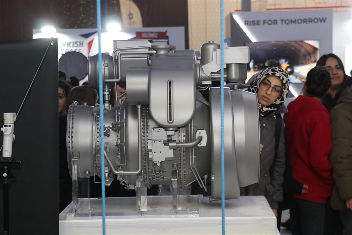 Erzurum'da bilimsel deneyler, açık hava buz heykel sergisi ve teknoloji atölyelerinin yer aldığı...