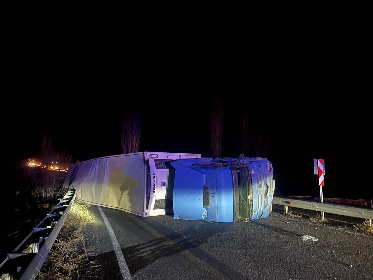 Erzurum'un Tortum ilçesinde aynı mevkideki iki ayrı kazada 1 kişi öldü, 4 kişi yaralandı. İhbar...