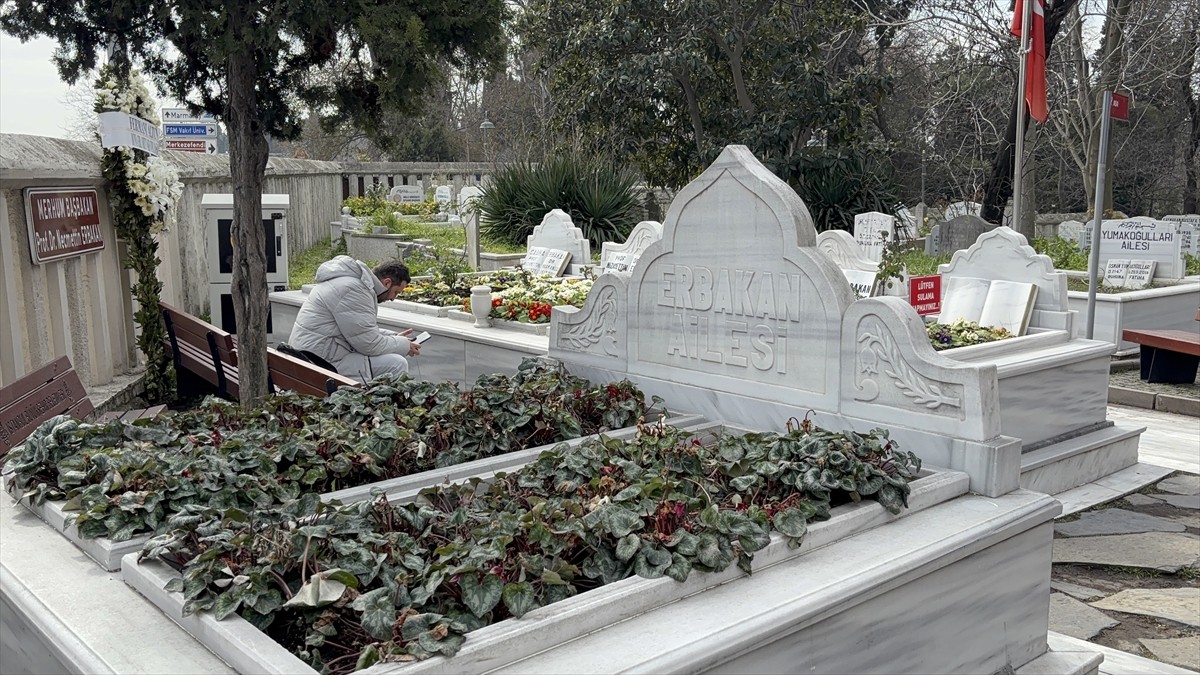 Eski başbakanlardan Necmettin Erbakan, vefatının 14. yılında kabri başında anılıyor. Erbakan'ın...