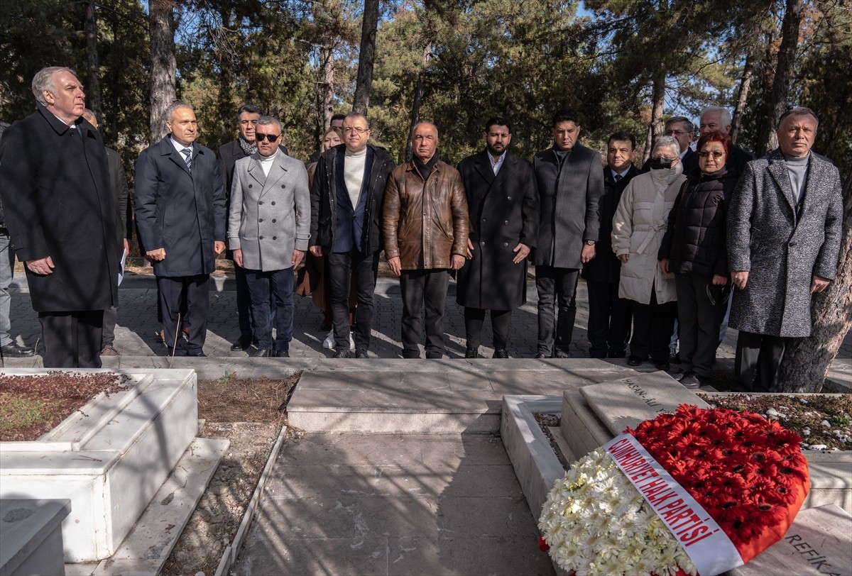 Eski Milli Eğitim Bakanı Hasan Ali Yücel, vefatının 64. yıl dönümünde Cebeci Asri Mezarlığı'nda...