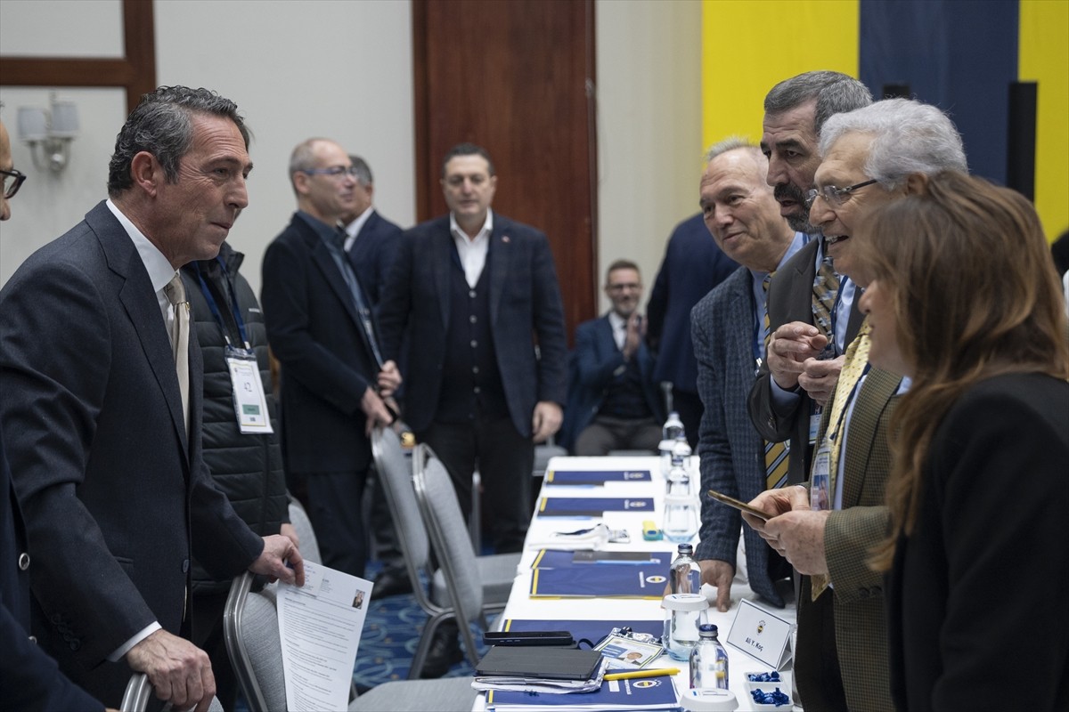 Fenerbahçe Kulübü Yüksek Divan Kurulu (YDK) toplantısı başladı. Kalamış'ta bulunan Fenerbahçe...