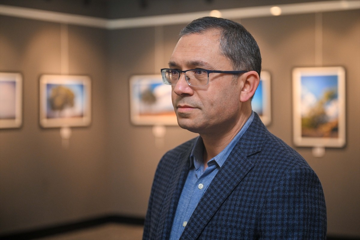 Fotoğrafçı ve akademisyen Barış Konor, ikinci kişisel fotoğraf sergisi "Tek ve Hür"ü...