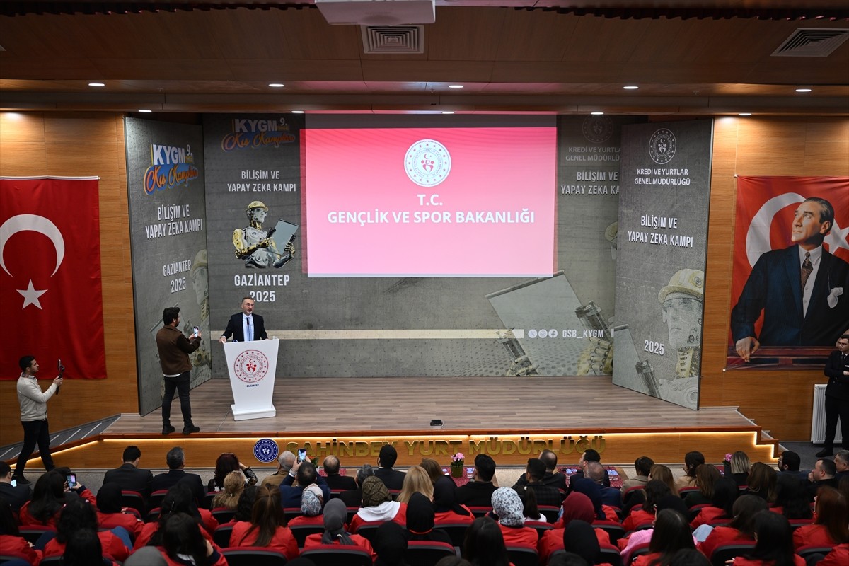 Gaziantep'te 160 öğrencinin katıldığı Bilişim ve Yapay Zeka Kampı başladı. Kredi ve Yurtlar Genel...