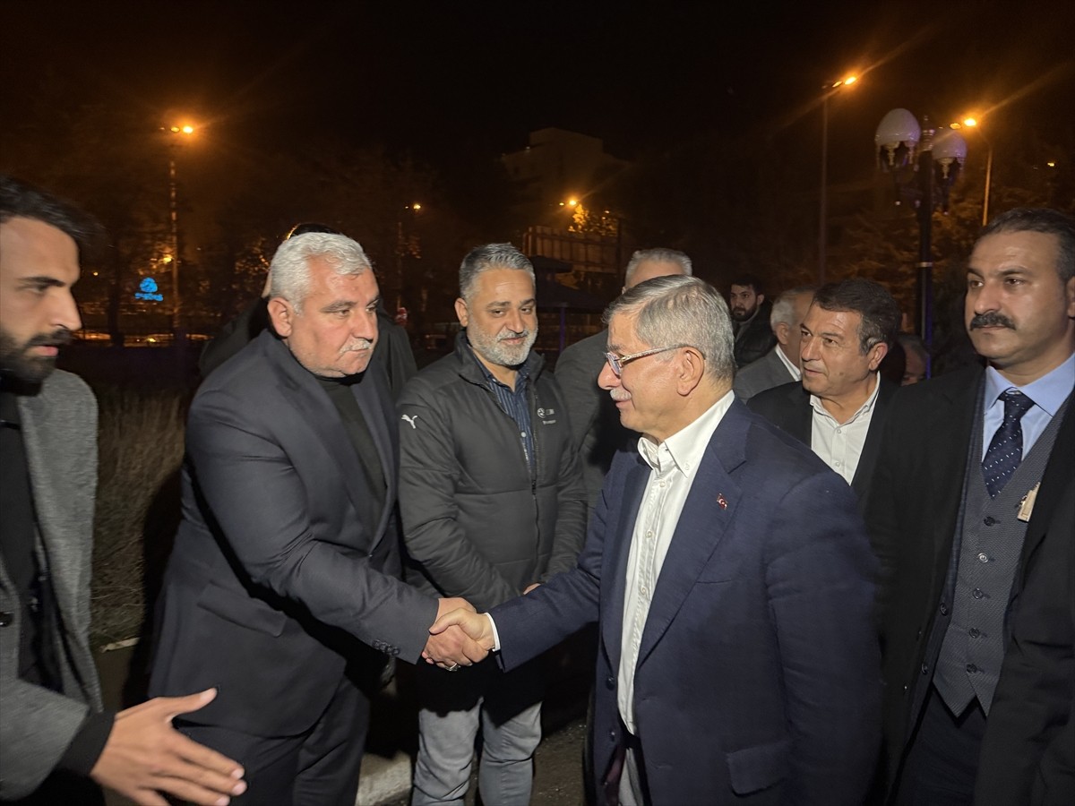 Gelecek Partisi Genel Başkanı Ahmet Davutoğlu, 6 Şubat 2023'te meydana gelen Kahramanmaraş...