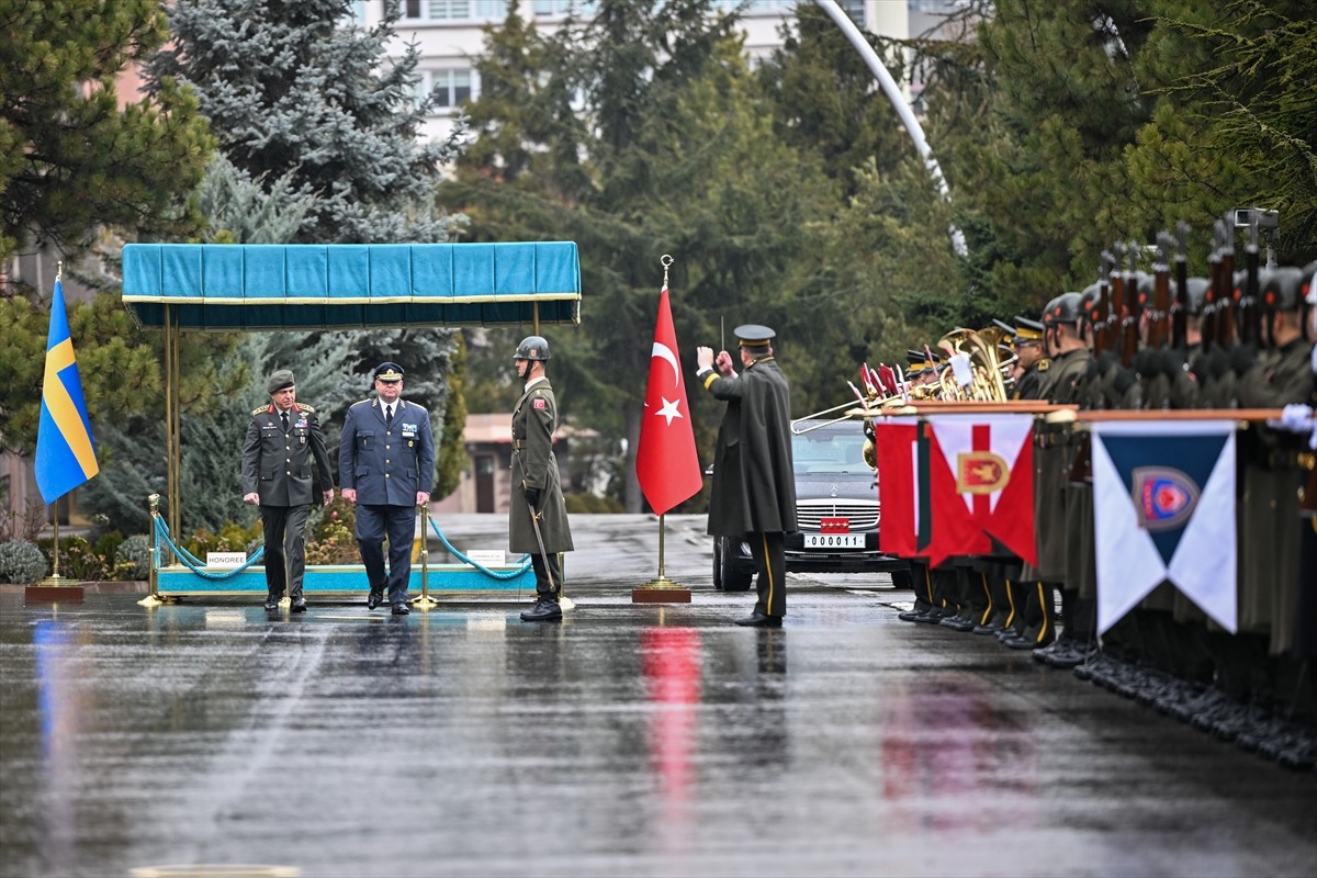 Genelkurmay Başkanı Orgeneral Metin Gürak, İsveç Krallığı Genelkurmay Başkanı Orgeneral Michael...
