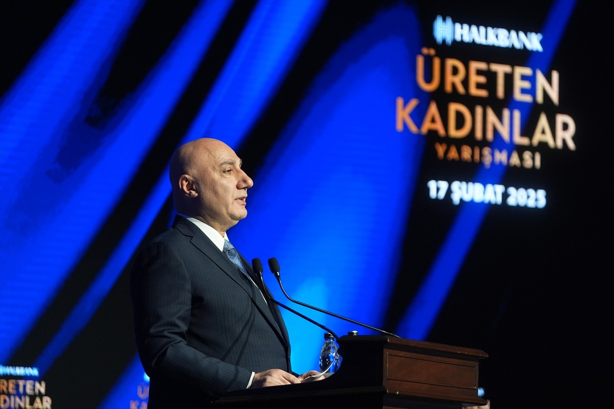 Halkbank Genel Müdürü Osman Arslan, İstanbul Finans Merkezi'ndeki Halkbank Genel Müdürlüğünde...