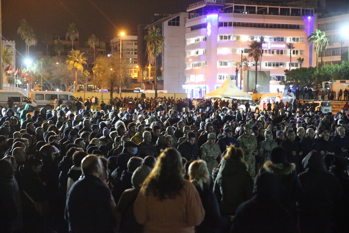 Hatay'ın İskenderun ilçesindeki Atatürk Anıt Alanı'nda, 6 Şubat 2023'te meydana gelen depremlerde...