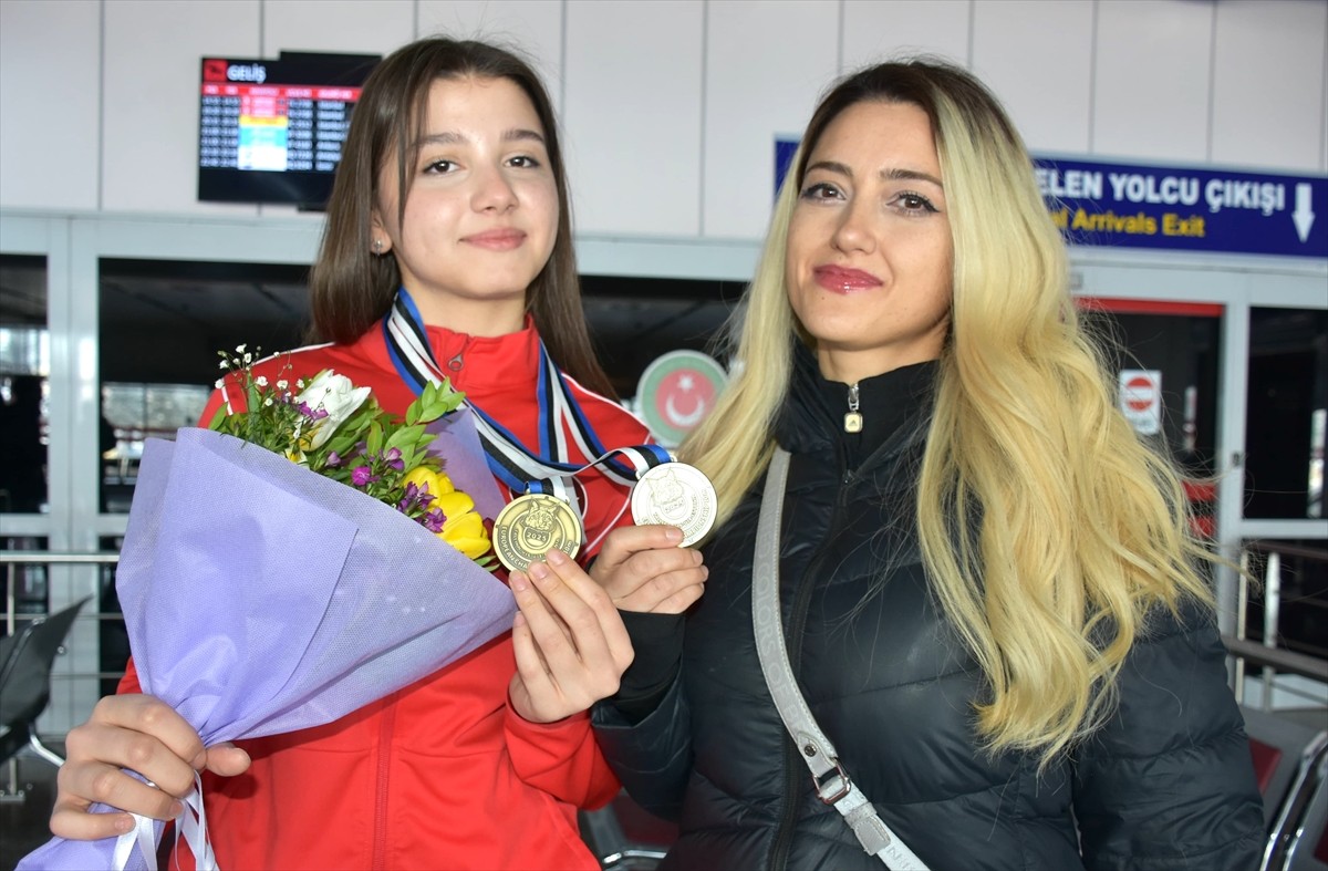 Havalı Silahlar Avrupa Şampiyonası'nda 16 ve 18 yaş altı kadınlar kategorisinde ve takım...