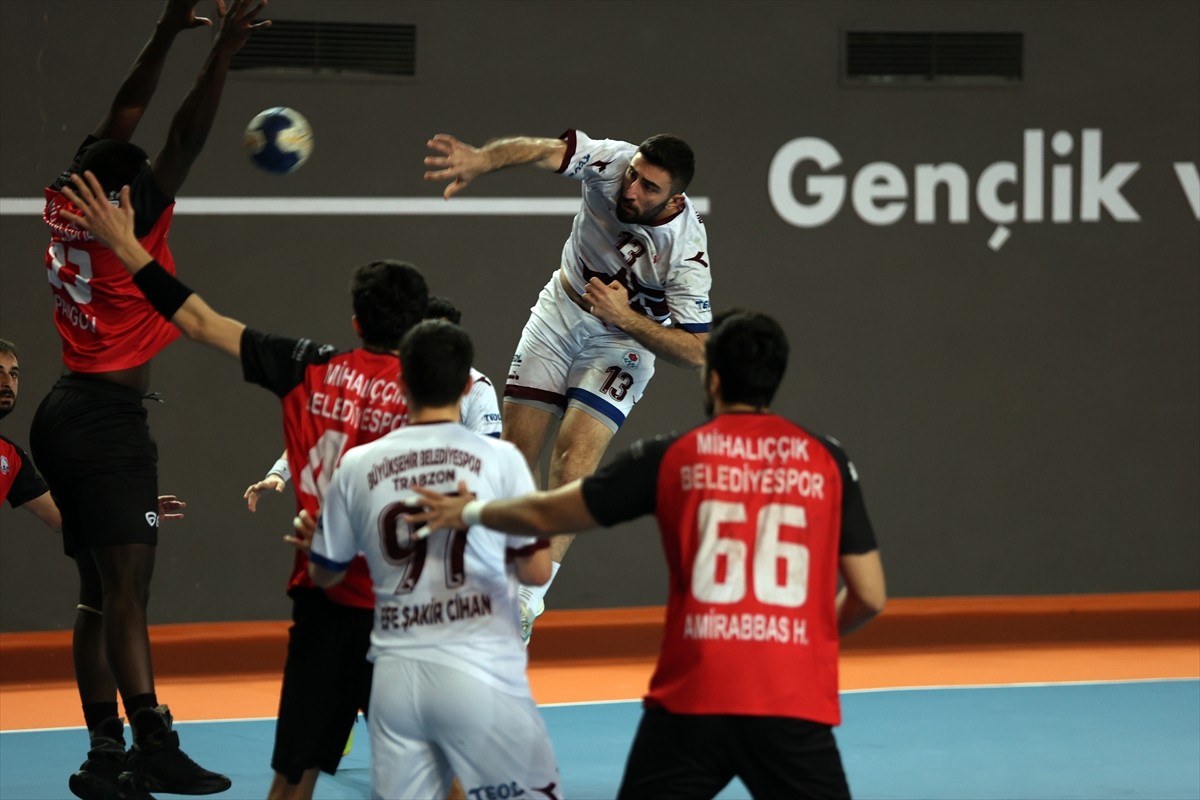 Hentbol Erkekler Süper Lig'in 16. haftasında Trabzon Büyükşehir Belediyespor, Mihalıççık...