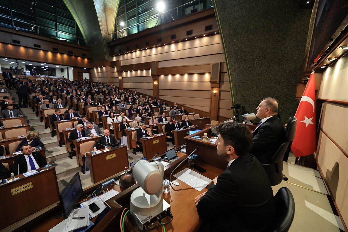 İBB Meclisi şubat ayı ilk birleşimi, Meclis 1. Başkanvekili Nuri Aslan başkanlığında...