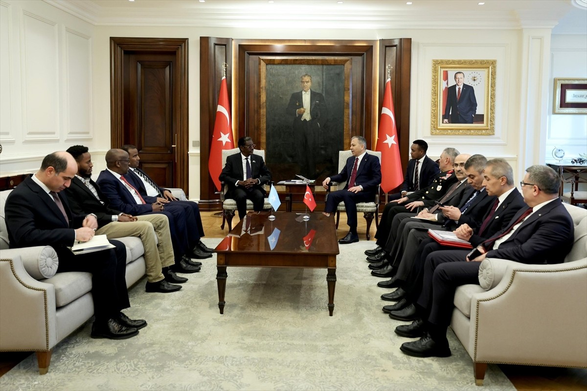 İçişleri Bakanı Ali Yerlikaya, Somali İç Güvenlik Bakanı Abdullahi Şeyh İsmail ile bir araya...