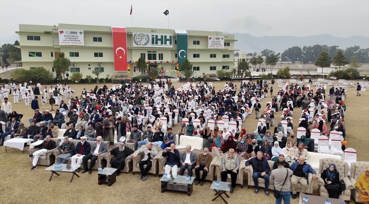  İnsan Hak ve Hürriyetleri İnsani Yardım Vakfınca (İHH) Pakistan'ın Haripur şehrinde yapılan 192...