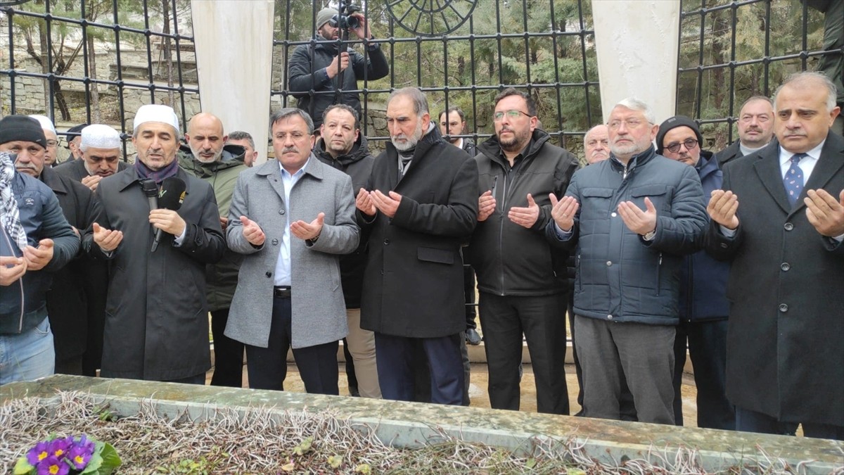 İskilipli Atıf Hoca, vefatının 99. yılında Çorum'un İskilip ilçesindeki kabri başında...