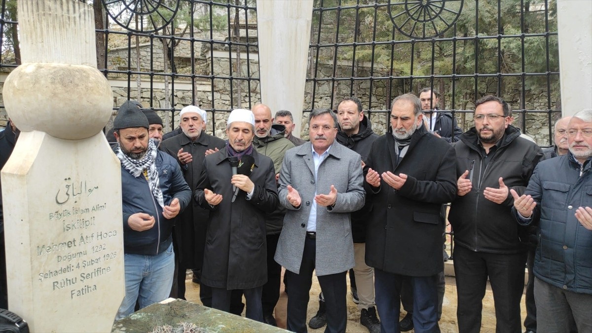 İskilipli Atıf Hoca, vefatının 99. yılında Çorum'un İskilip ilçesindeki kabri başında...