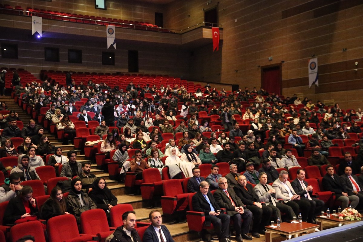  İŞKUR Gençlik Programı kapsamında kurayla belirlenen 1201 öğrenci Dicle Üniversitesi'nde (DÜ)...