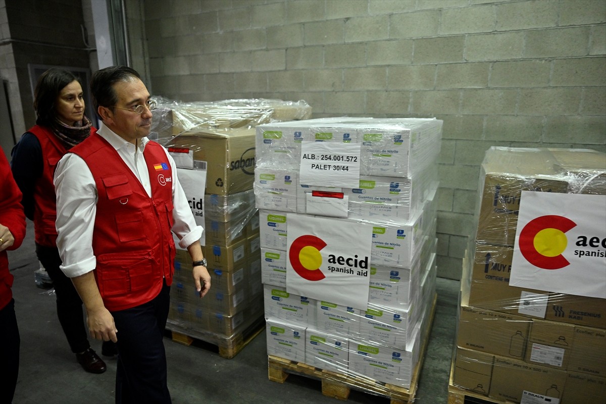 İspanya, Gazze'ye ulaştırılmak üzere sağlık ve barınma malzemelerinin olduğu 12 tonluk insani...