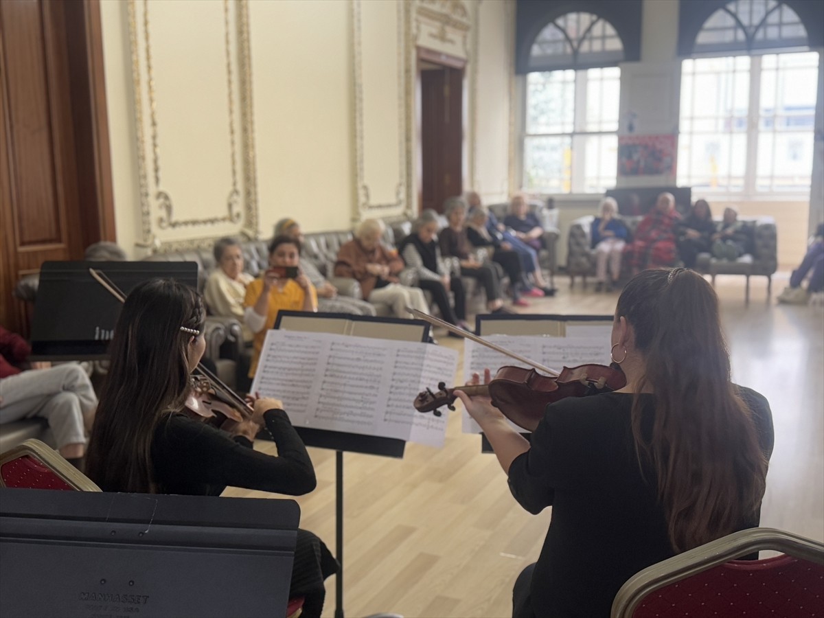 İstanbul Devlet Opera ve Balesinin (İDOB) hazırladığı sosyal sorumluluk projesi "7'den 70'e...