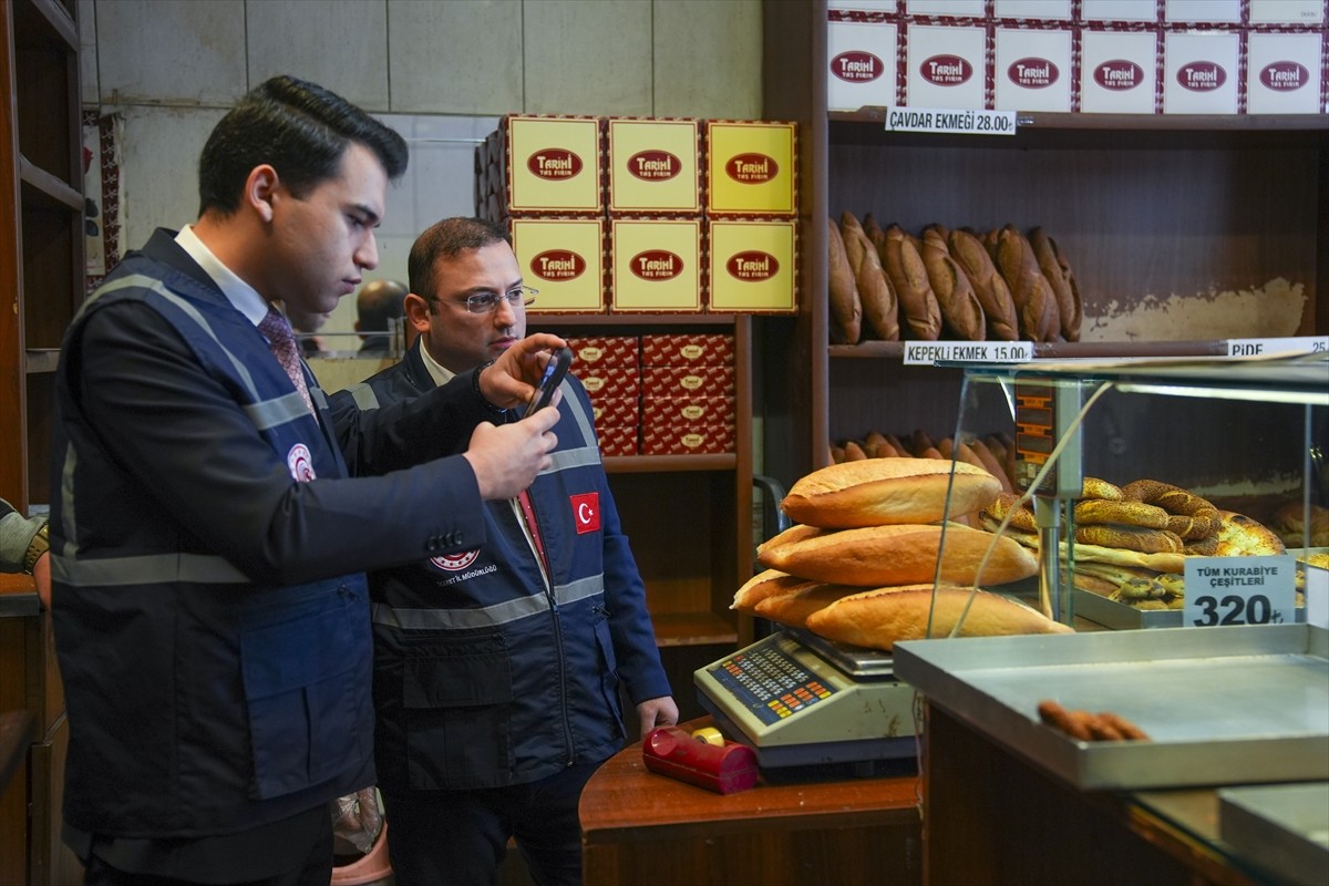 İstanbul Ticaret İl Müdürlüğü ekipleri kentte denetimlerini aralıksız sürdürürken, ramazan öncesi...