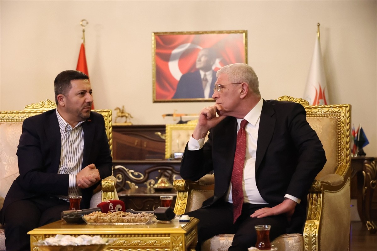 İYİ Parti Genel Başkanı Müsavat Dervişoğlu (sağda), Nevşehir Belediyesini ziyaret etti....