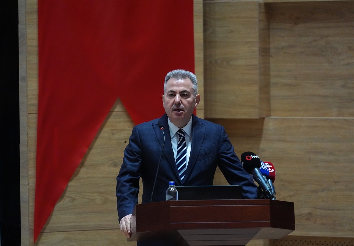 İzmir'de 6 Şubat 2023'teki Kahramanmaraş merkezli depremlerde yaşamını yitirenler için anma...