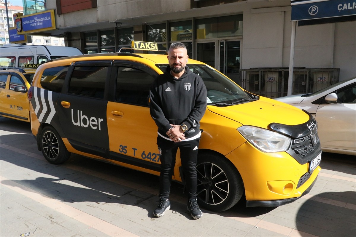 İzmir'de askeri üniforma giyerek birçok taksiciyi dolandırdığı iddiasıyla tutuklanan kişi hakkında...