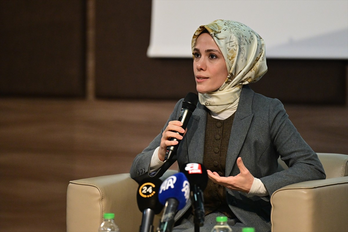 Kadıköy Ahmet Sani Gezici Kız Anadolu İmam Hatip Lisesi’nde düzenlenen “Türkiye’nin Demokrasi...