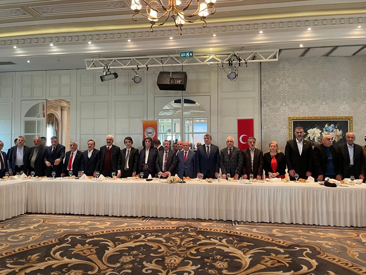 Kadim Aşiretler Federasyonu üyeleri Van'da bir otelde bir araya geldi. 