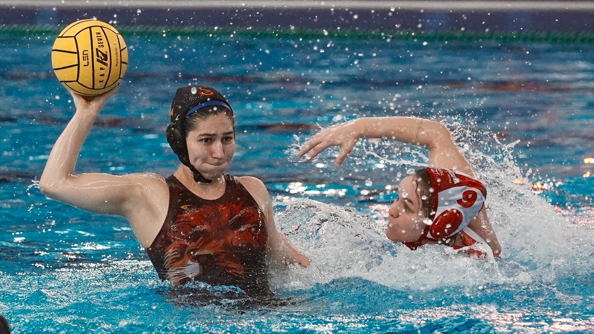 Kadınlar Sutopu Challenger Kupası Dörtlü Final müsabakaları yarı finalinde Galatasaray Zena ile...