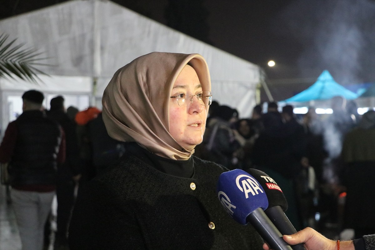 Kahramanmaraş'ta, 6 Şubat 2023'te meydana gelen depremde yaşamını yitirenler için anma töreni...