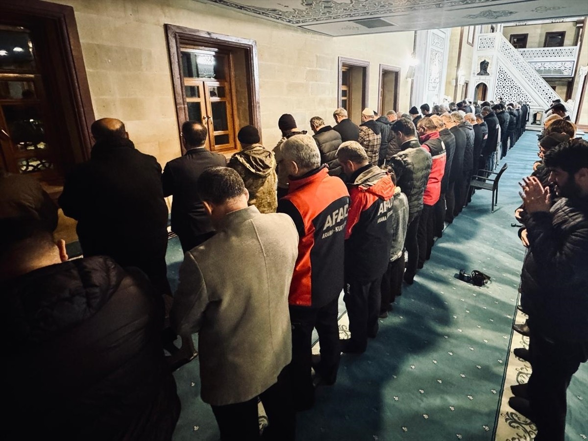 Kahramanmaraş merkezli depremlerden etkilenen Adana'daki camilerde 6 Şubat'ın ikinci yıl dönümü...