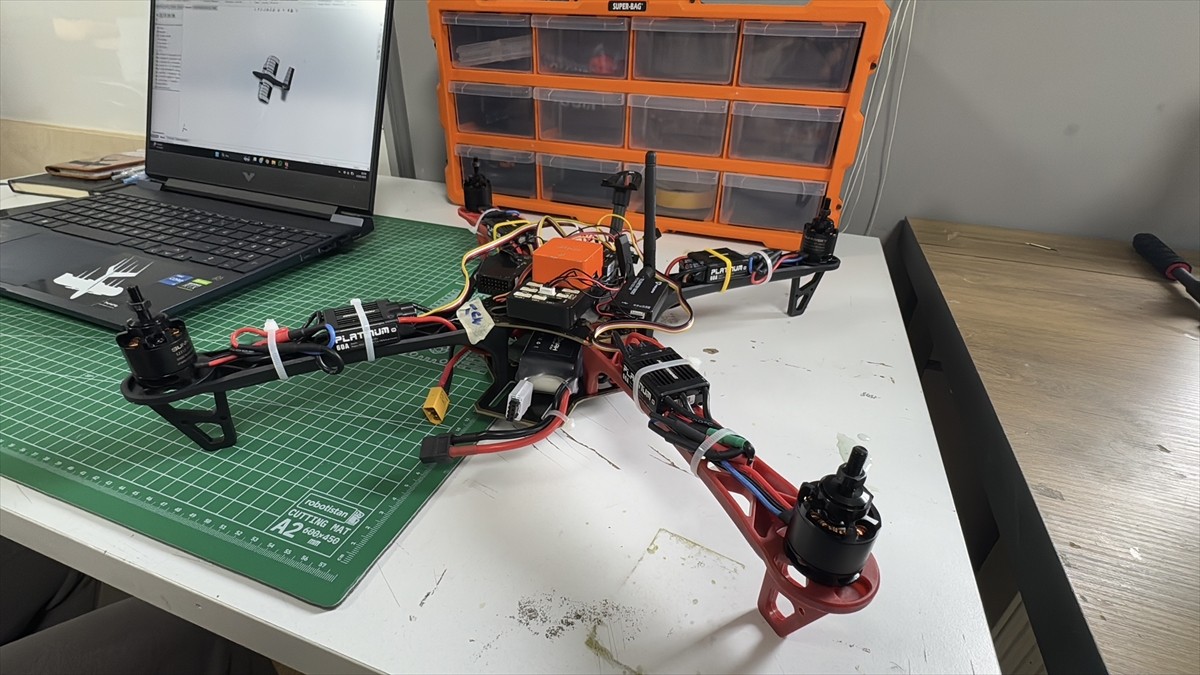 Kocaeli Üniversitesinden 28 öğrenci, kamikaze dron (gezici mühimmat) tehdidine karşı sistem...