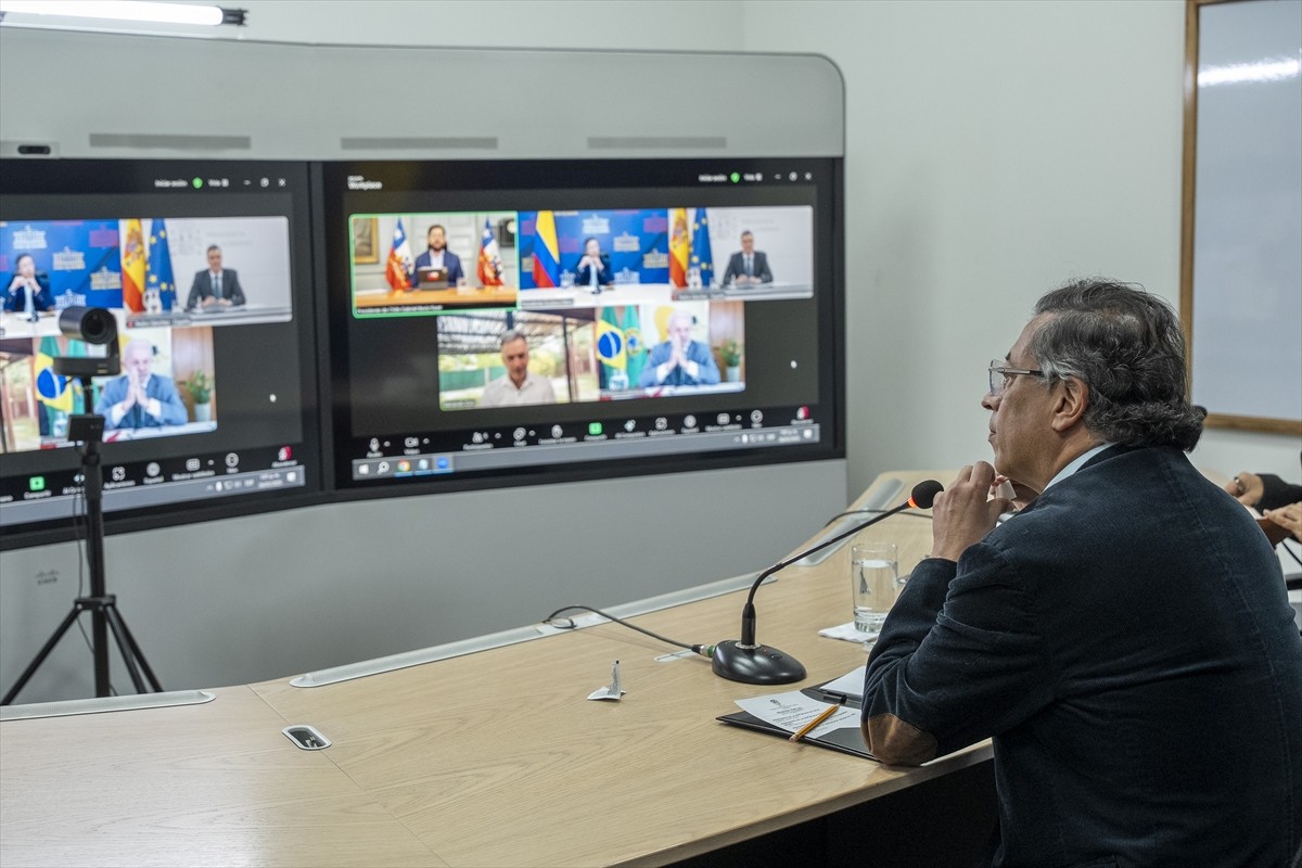 Kolombiya Cumhurbaşkanı Gustavo Petro'nun (sağda) ev sahipliğinde Şili, Brezilya, İspanya ve...