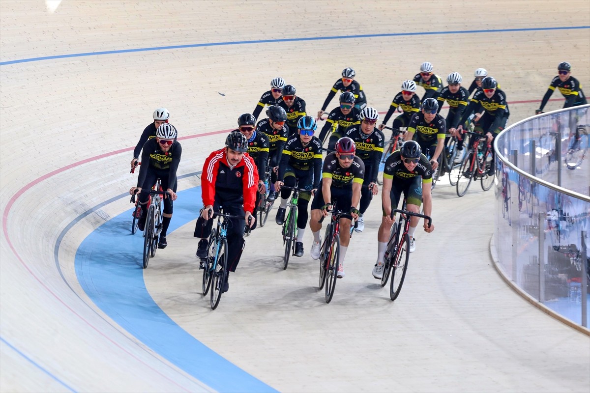 Konya Olimpik Veledromu'nda gerçekleştirilecek Uluslararası Bisiklet Birliği (UCI) Pist Bisikleti...