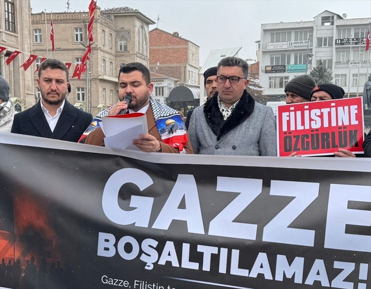 Konya ve Akrasay'da, ABD Başkanı Donald Trump'ın "Gazze'yi devralma" ve Filistinlileri başka...