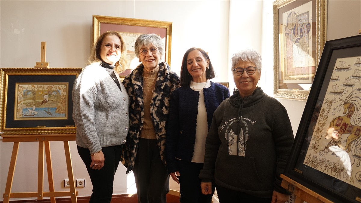 Kültür ve Turizm Bakanlığı Sanatçısı Göksel Sevim (sağda) ve öğrencilerinin, 15 yıllık emekle...