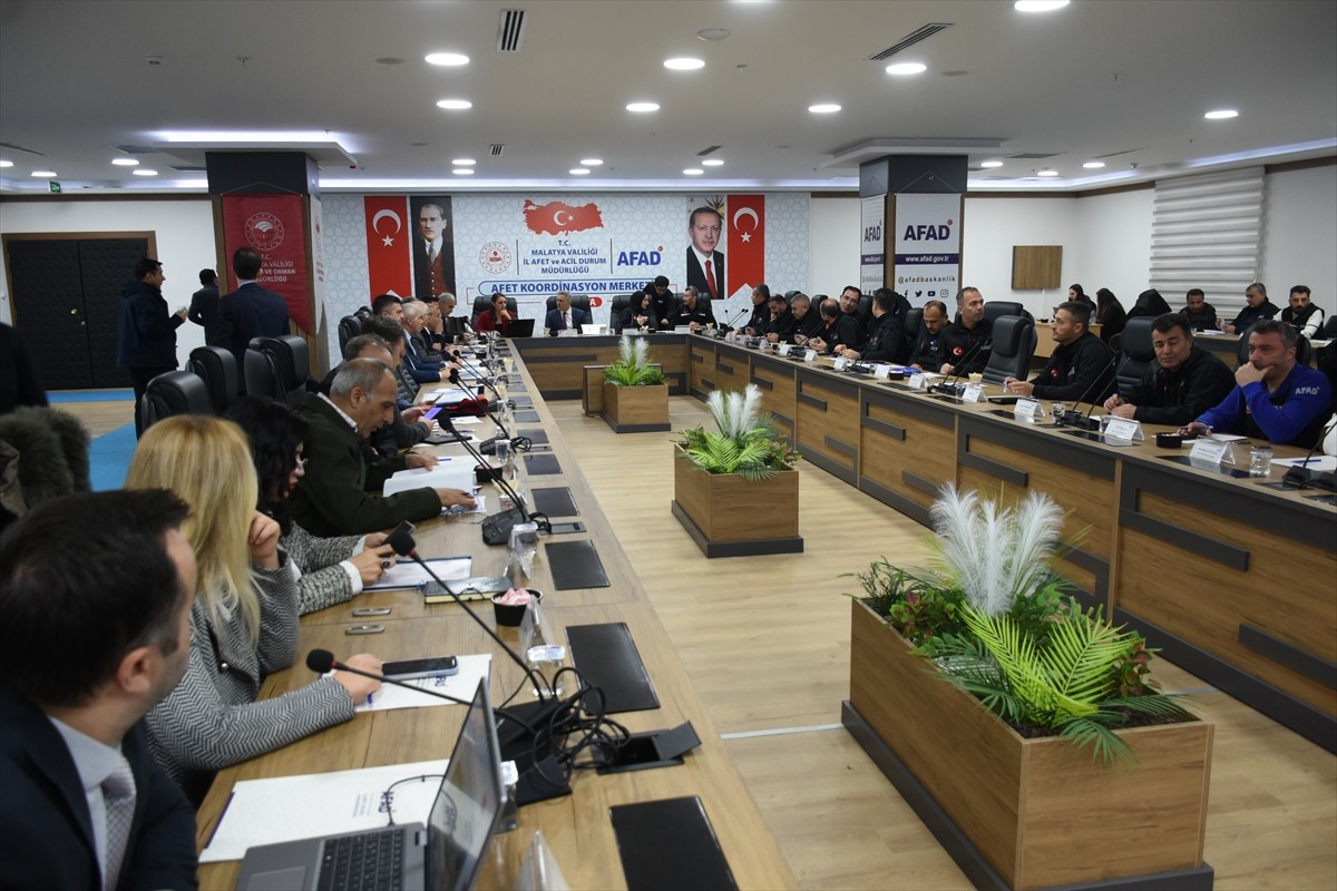 Malatya'da, "asrın felaketi" olarak nitelenen Kahramanmaraş merkezli 6 Şubat 2023'teki depremlerde...