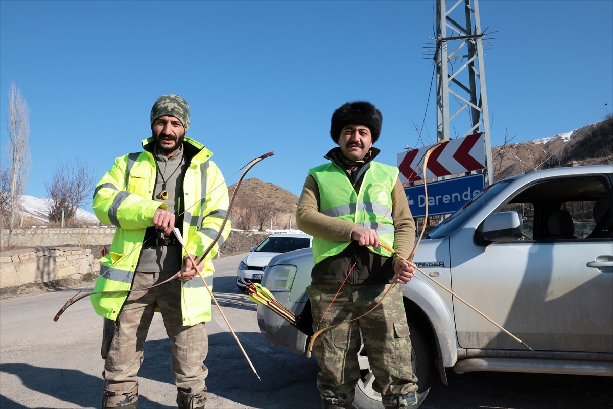 Malatya'nın Darende ilçesinde, yaban domuzlarına yönelik sürek avı yapıldı. Doğa Koruma ve Milli...