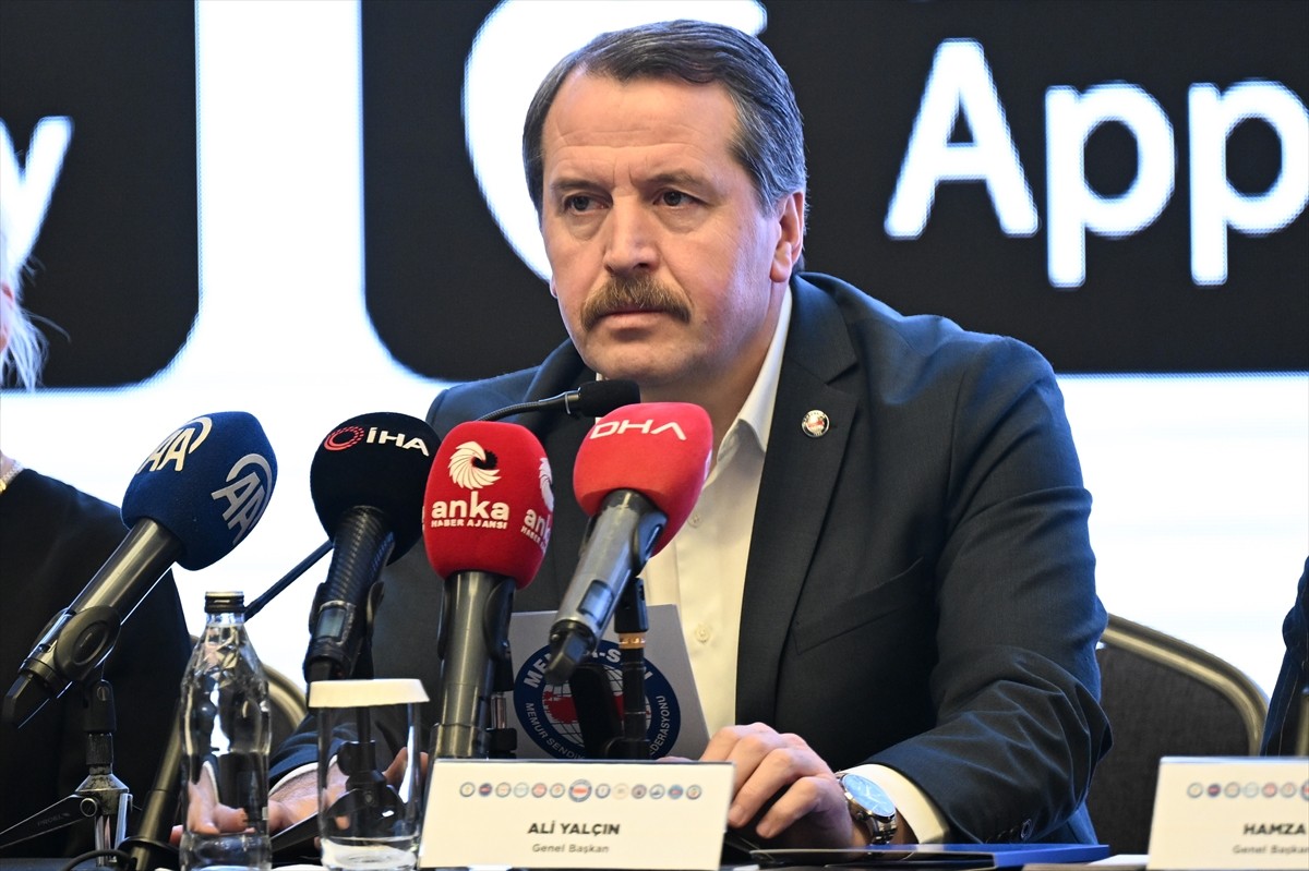 Memur-Sen'in sendikalarına üye kamu görevlilerine, giyim, akaryakıt, teknoloji, sağlık ve gıda...