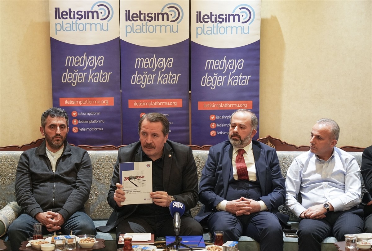 Memur-Sen Genel Başkanı Ali Yalçın, İletişim Platformunca Mehmet Akif İnan Vakfı'nda düzenlenen...