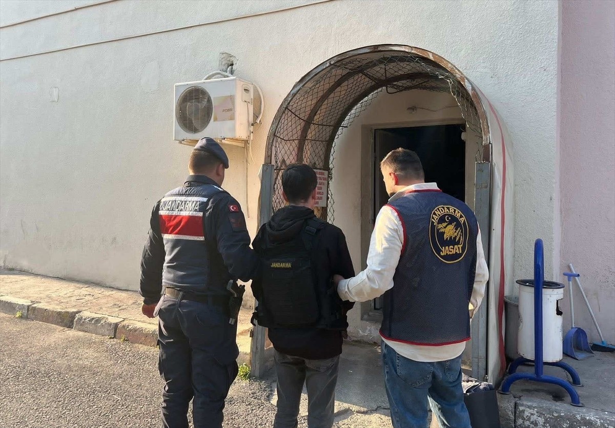 Mersin'in Akdeniz ilçesinde 1 kişinin öldüğü, 1 kişinin yaralandığı silahlı kavgayla ilişkin...