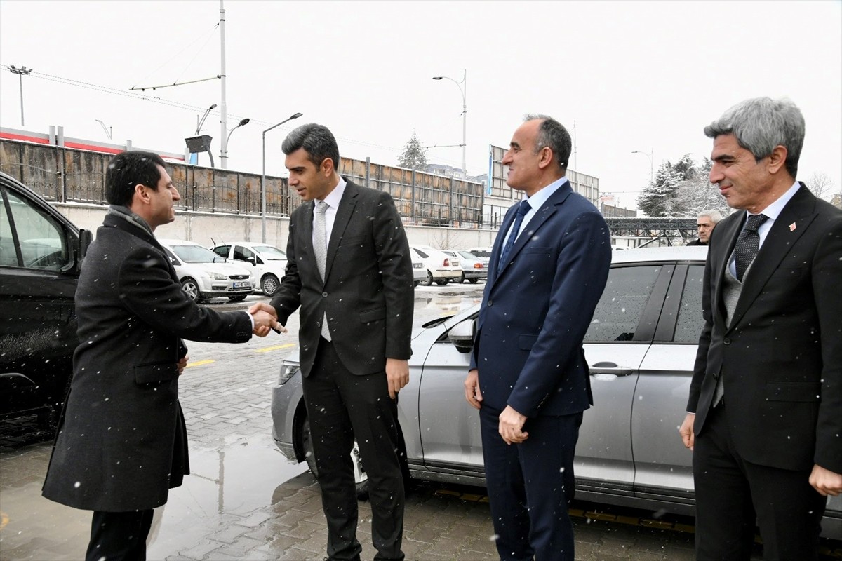 Milli Eğitim Bakan Yardımcısı Muhammet Bilal Macit (ortada), Kahramanmaraş merkezli 6 Şubat...