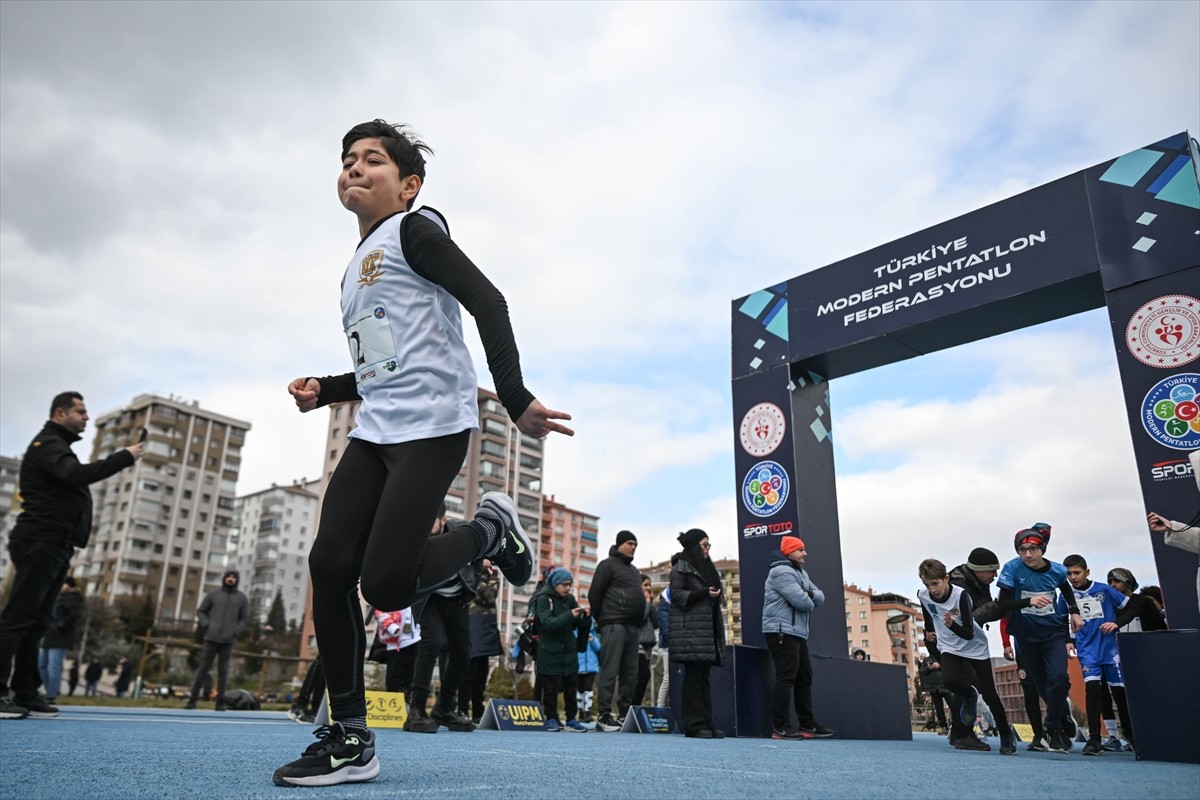 Modern pentatlon branşında Ulusal Sıralama ve Gelişim Yarışları, Ankara'da gerçekleştirildi....