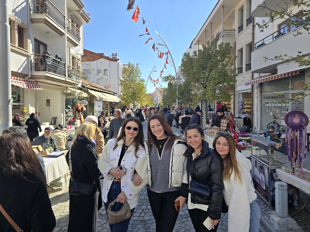 Muğla'nın Datça ilçesinde bu yıl altıncısı düzenlenen Badem Çiçeği Festivali başladı. Festivalin...