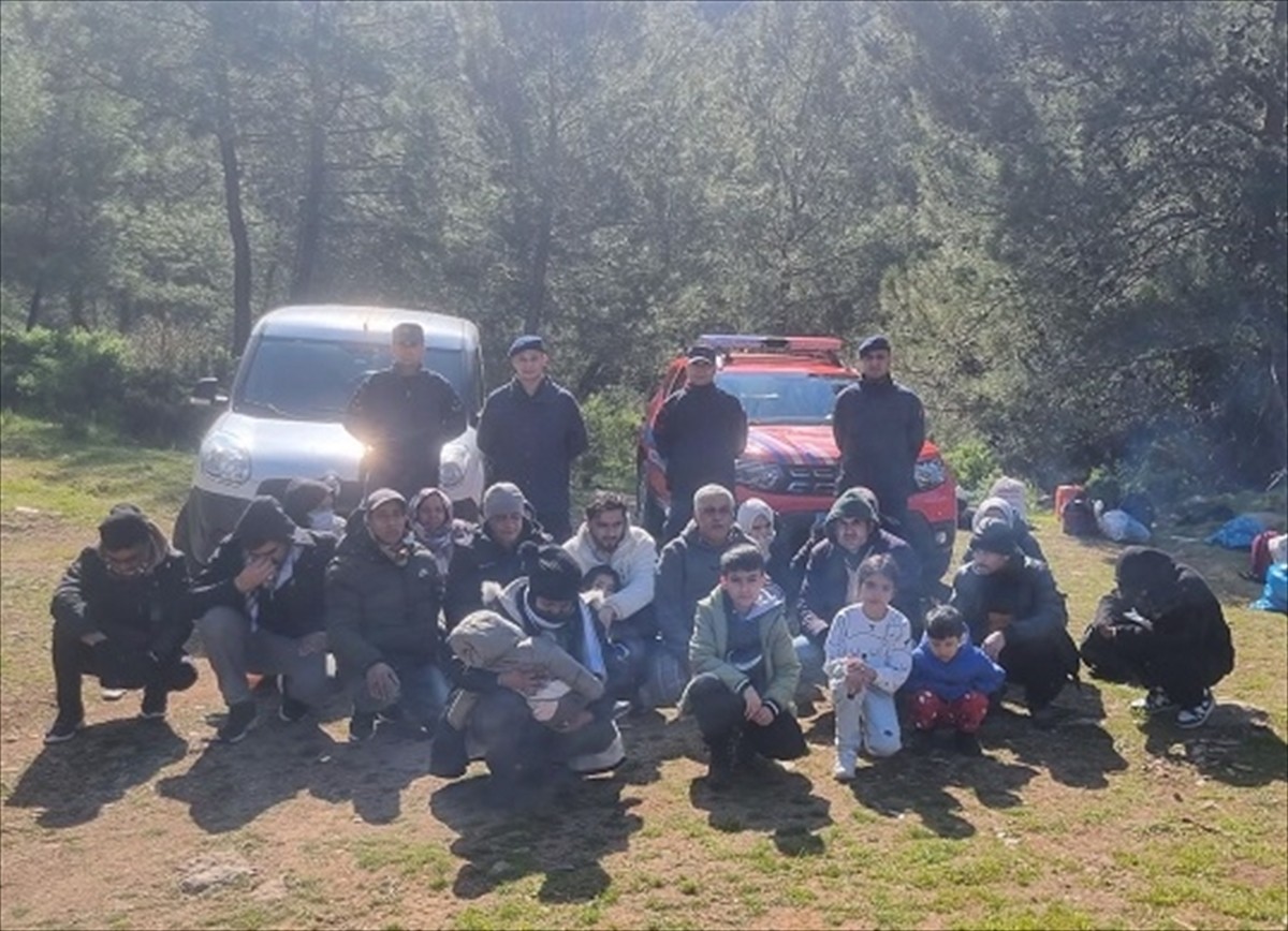 Muğla'nın Fethiye ilçesinde 24 düzensiz göçmen yakalandı.