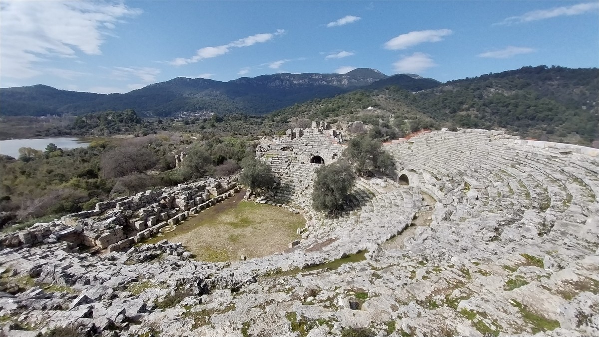 Muğla'nın Köyceğiz ilçesindeki tarihle doğanın iç içe olduğu 3 bin yıllık Kaunos Antik Kenti, kış...